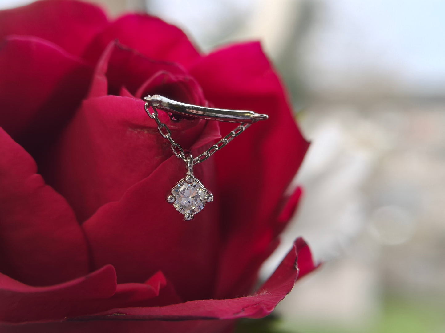 Hidden helix single gem