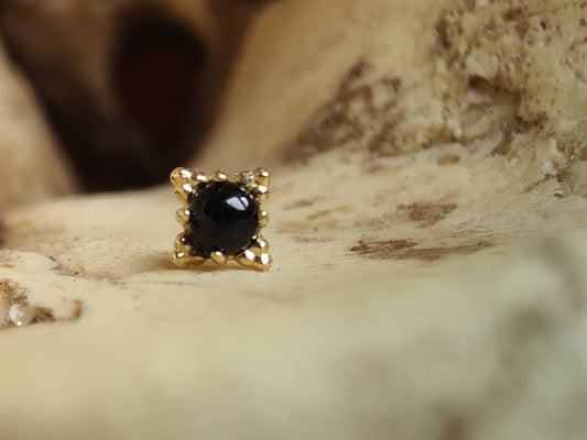 solid gold beaded end with an onyx centre stone