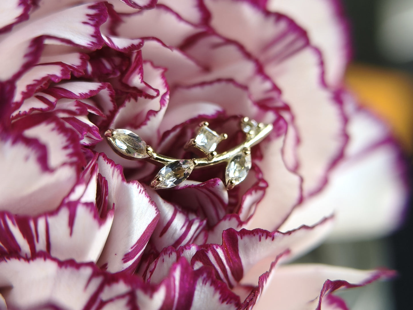 14ct white cz leaf